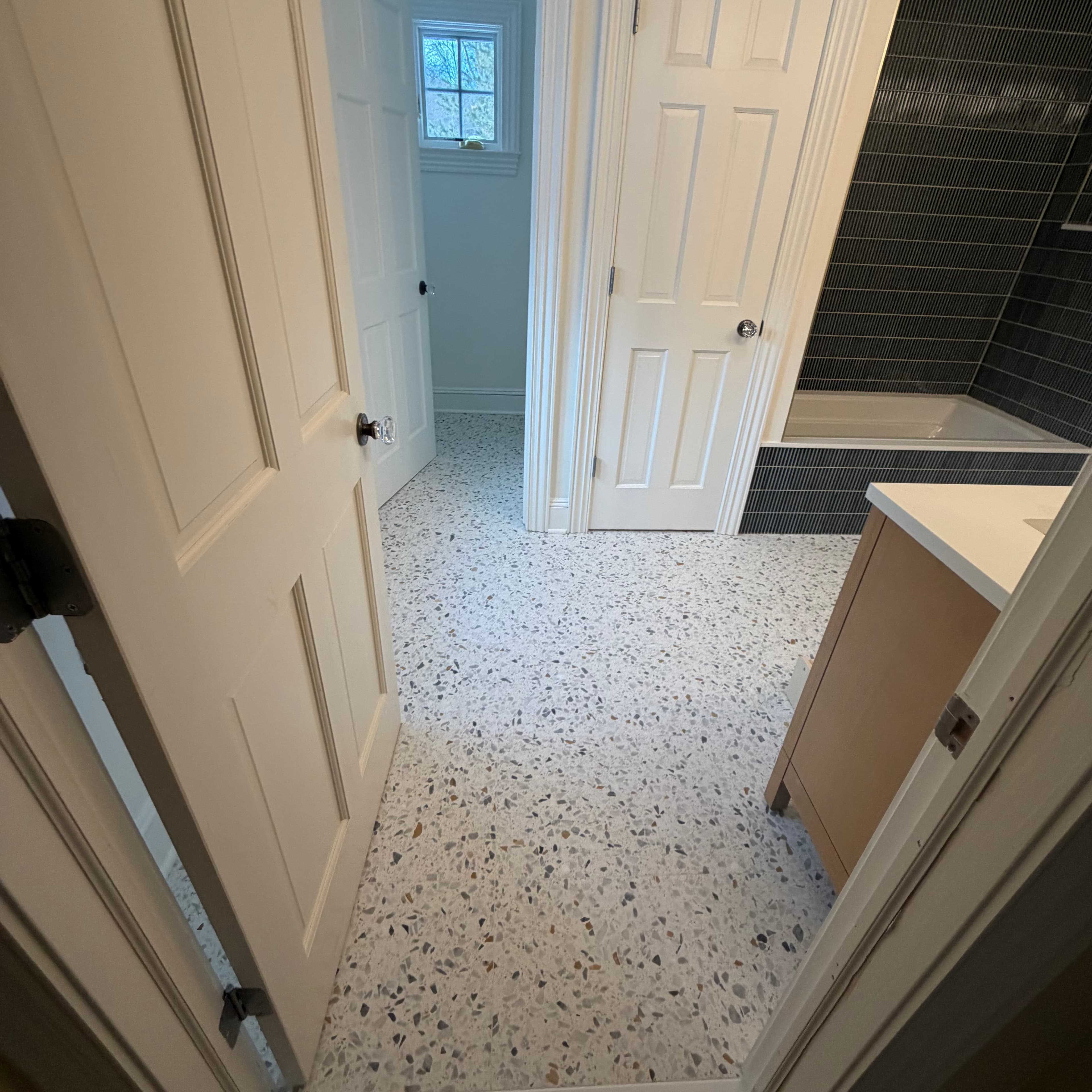 Minimalist Guest Bath - Photo 2